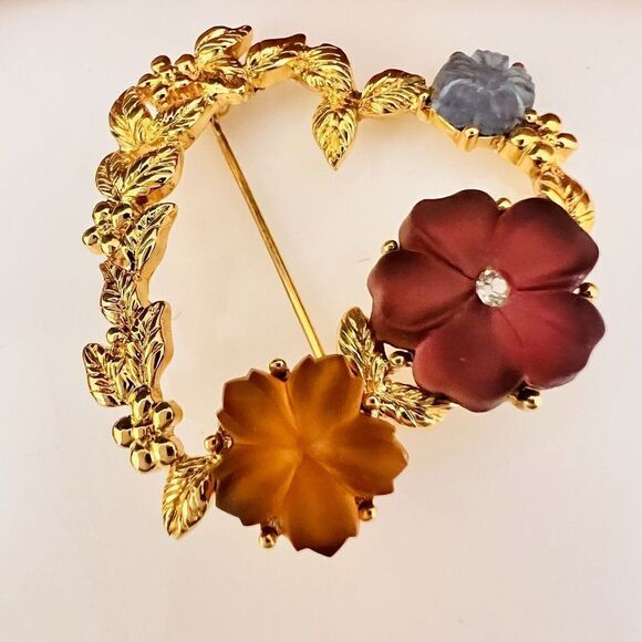 Vintage Monet Brooch Golden Heart Floral Frosted Colored Glass Flower 1156 - Picture 1 of 8
